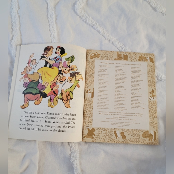 VINTAGE Snow White 1948 Little Golden Book - Picture 5 of 6